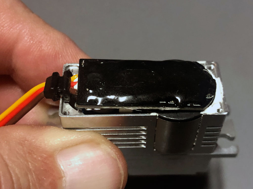 image showing the potting compound covering the electronics section of a ProModeler DS205BLHV servo