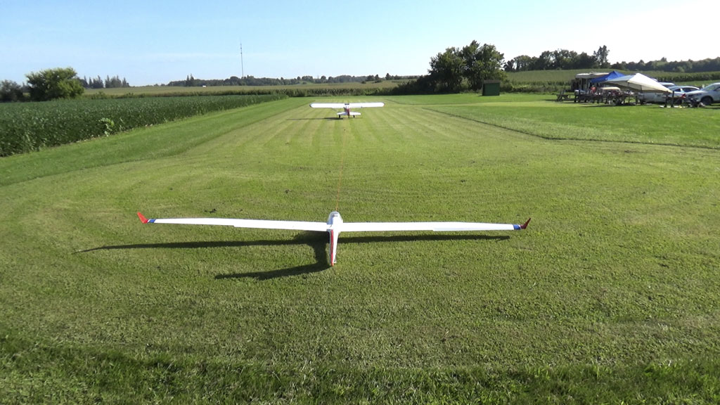Field photo from behind both the glider and the tug