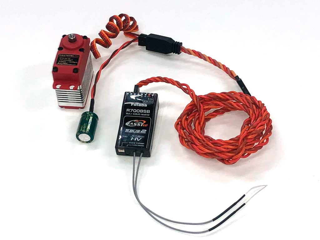 Close up photo showing how to add capacitance at the load end, between extension and servo.