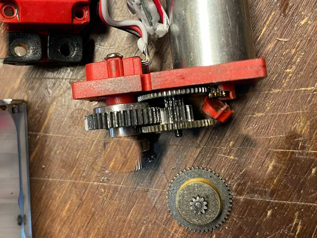 damaged servo gears caused by use of steel pushrod on throttle servo