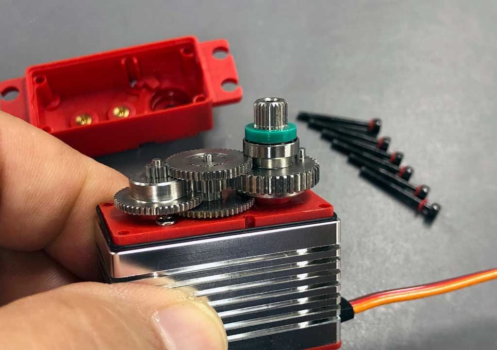 Image showing the gears in the DS180DLHV servo