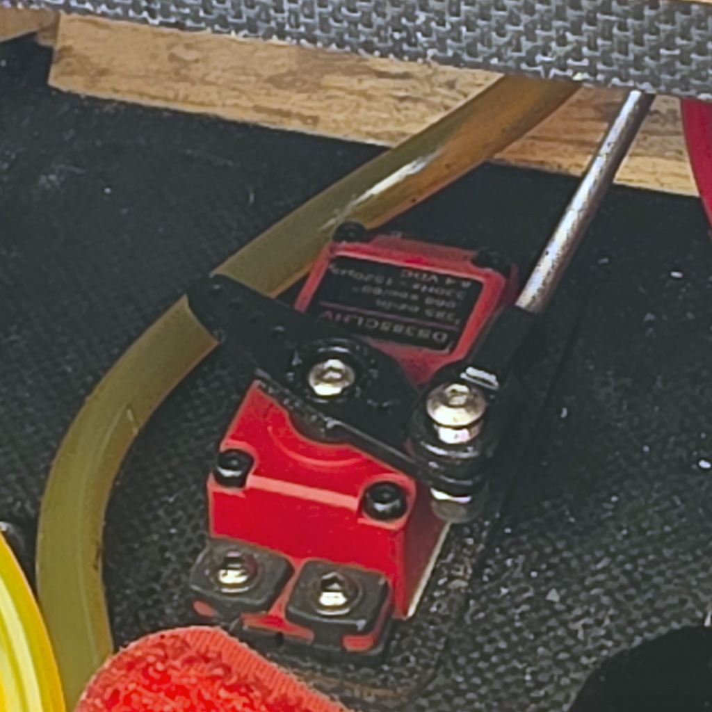 Supplied throttle linkage for the Extreme Flight 85 inch Extra 300EXP is a simple steel rod