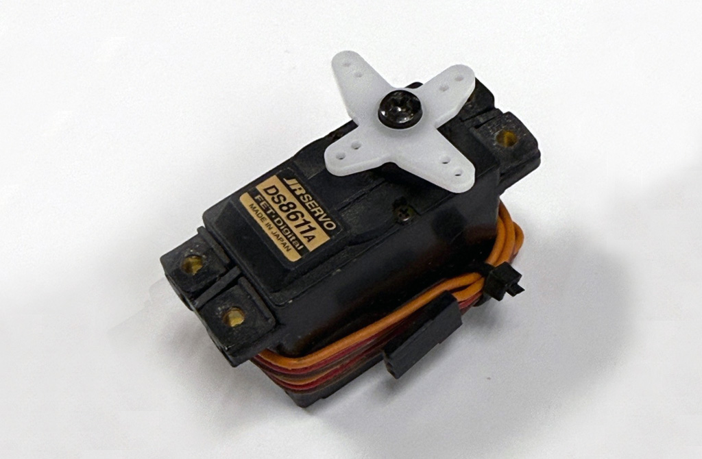 JR DS8611a servo against a white background
