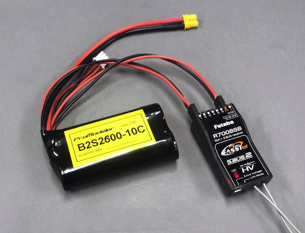 Photo of ProModeler B2S2600 receiver pack connected via two leads to a Futaba receiver