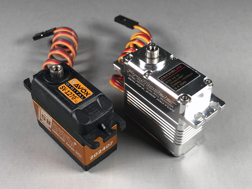 Close up phto of Savox SV1270TGP and ProModeler DS630BLHV