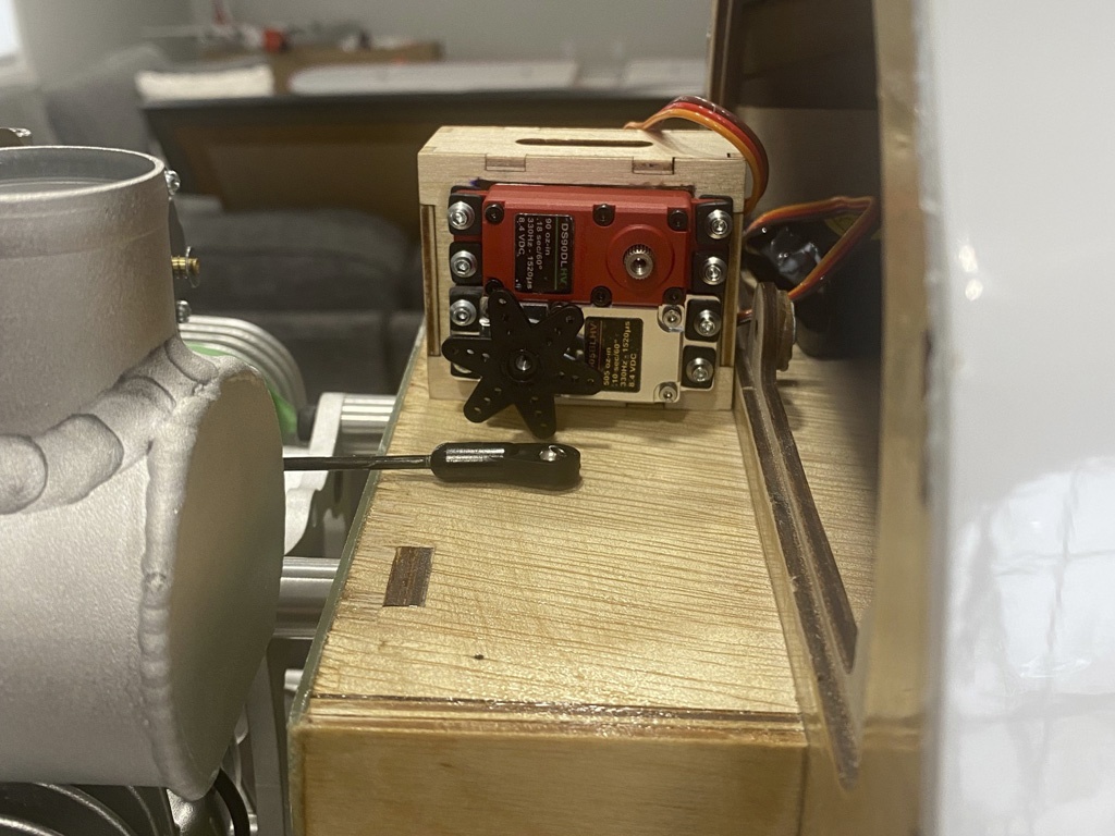 Close up photo of throttle and choke servo installation