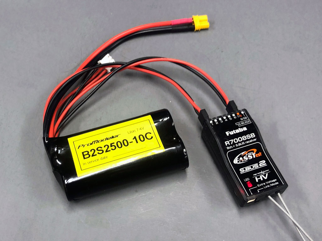 Close up photo of dual lead battery pack connected to a receiver