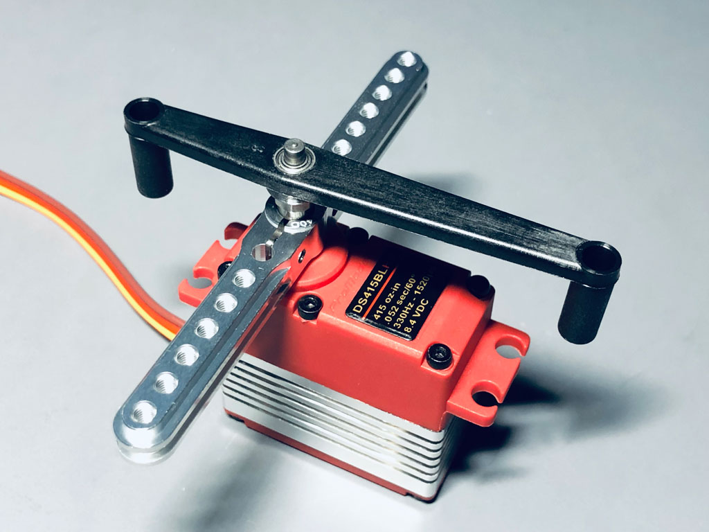 Close up photo of ProModeler PDRS40D-25T mounted to a ProModeler DS415BLHV standard class servo, which is equipped with an output shaft stabilizer bridge