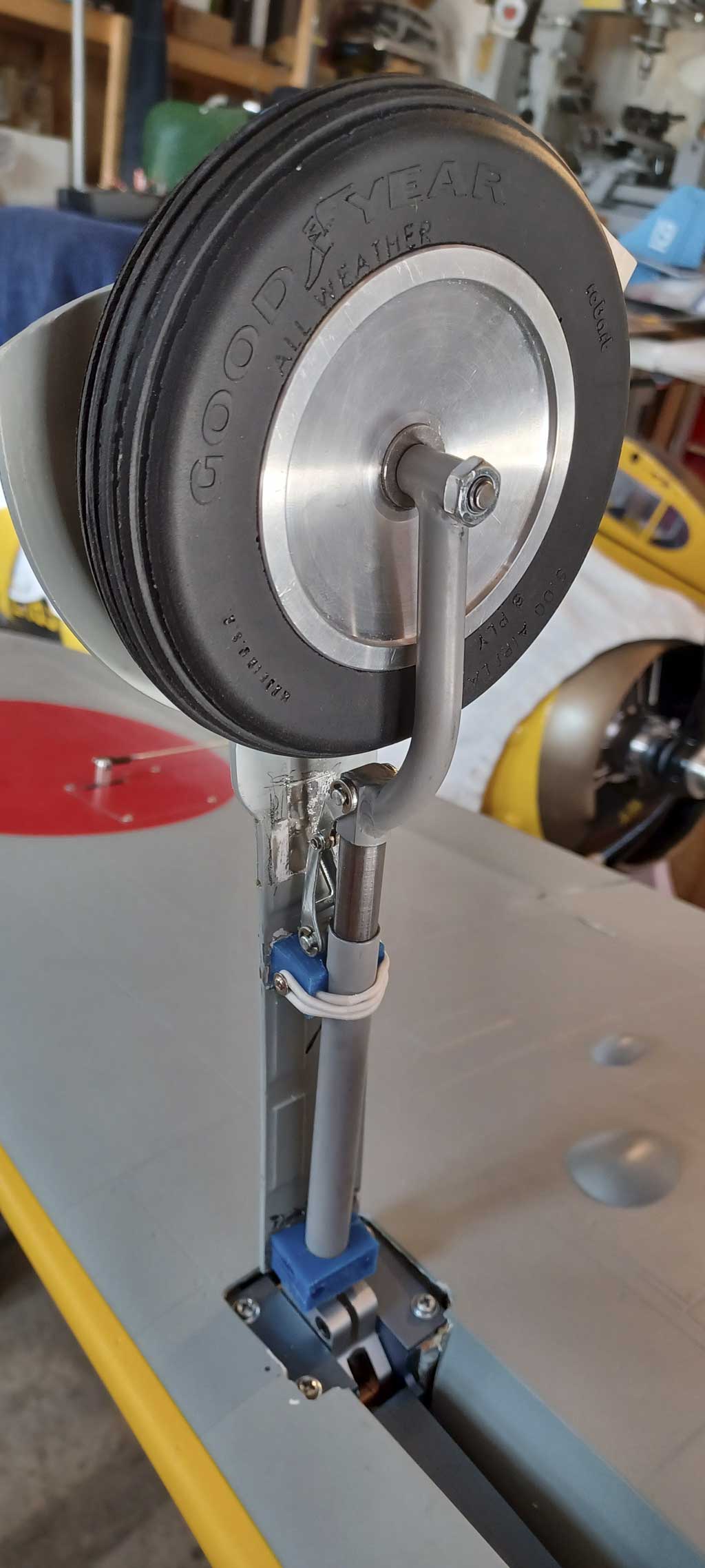 Close up photo of TopRC Models 5th scale A6M5 Zero main gear legs with door covers