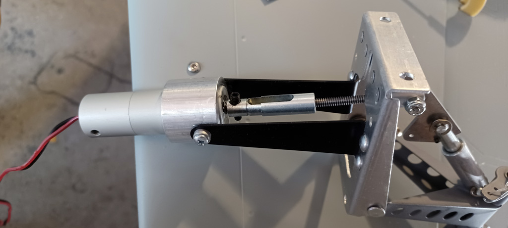 Close up photo of electric tail gear for TopRC Models 5th scale A6M5 Zero