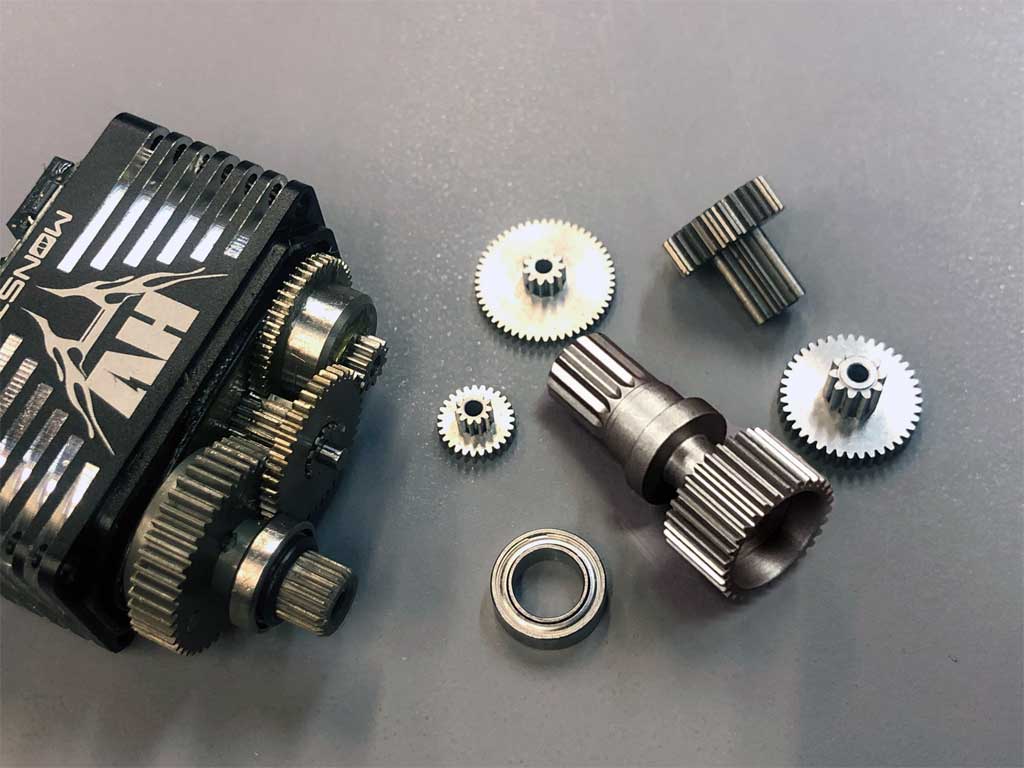 Comparing the gear train between the DS635 and a competitor