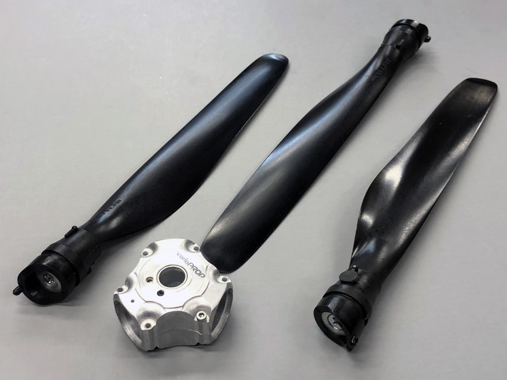 Close up of Ramoser Varioprop 3 blade hub Hamilton Standard blades