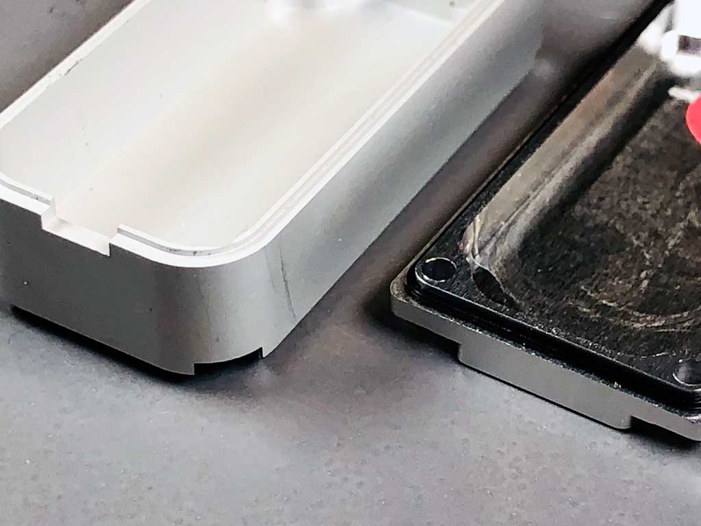 Extreme close up of the bottom, or electronics cover reveals the AccuTORQ 600SG lacks an o-ring for environmental integrity.