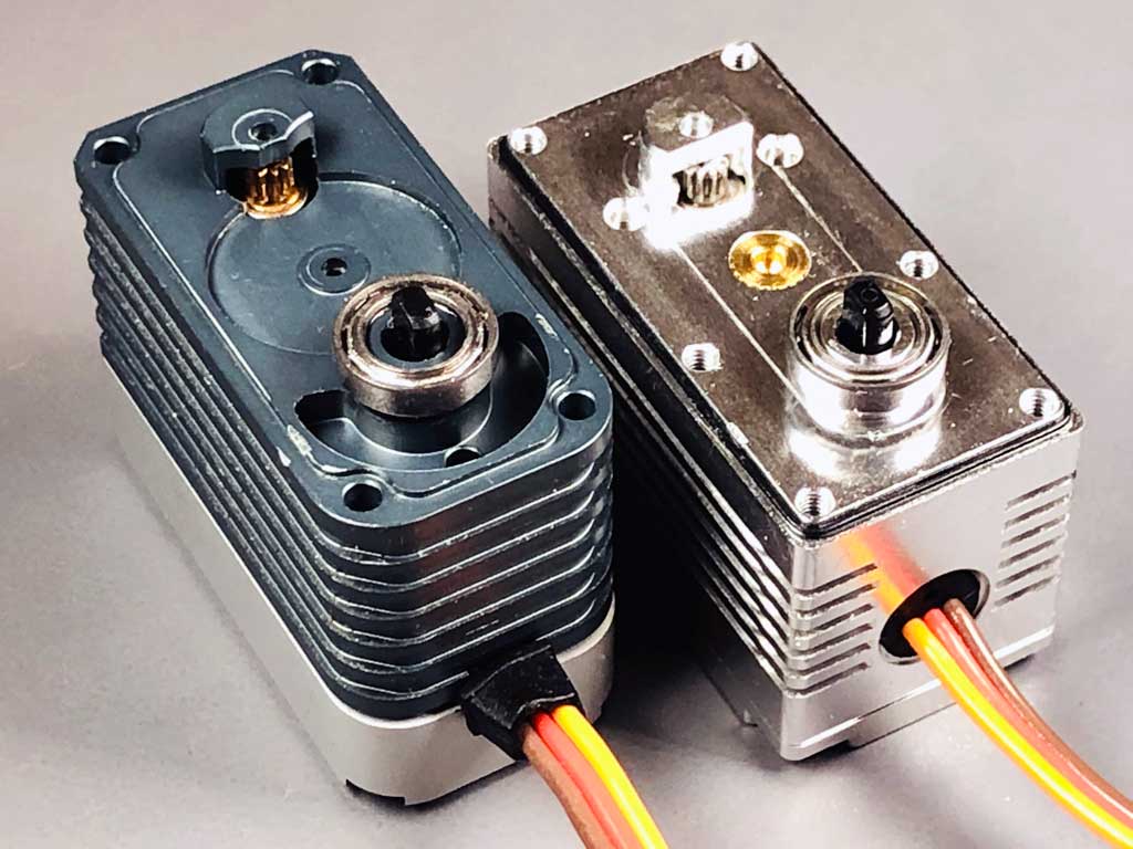 When exposed to view, the critical foundation element of the center case reveals the AccuTORQ600SG uses a soft brass motor pinion gear versus the ProModeler DS630BLHV sporting a durable 412 stainless steel pinion gear and more clearly shows the lack of a reinforcing bushing reducing durability and strength.