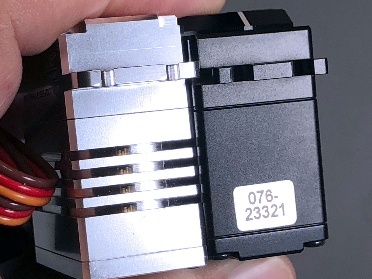 Beam ends of the DS930 vs A703 show the ProModeler mount, being slightly thicker, means it's stronger but the real story is how the o-rings for the ProModeler are invisible because they're fully captured whilst the Futaba o-rings are exposed to damage.